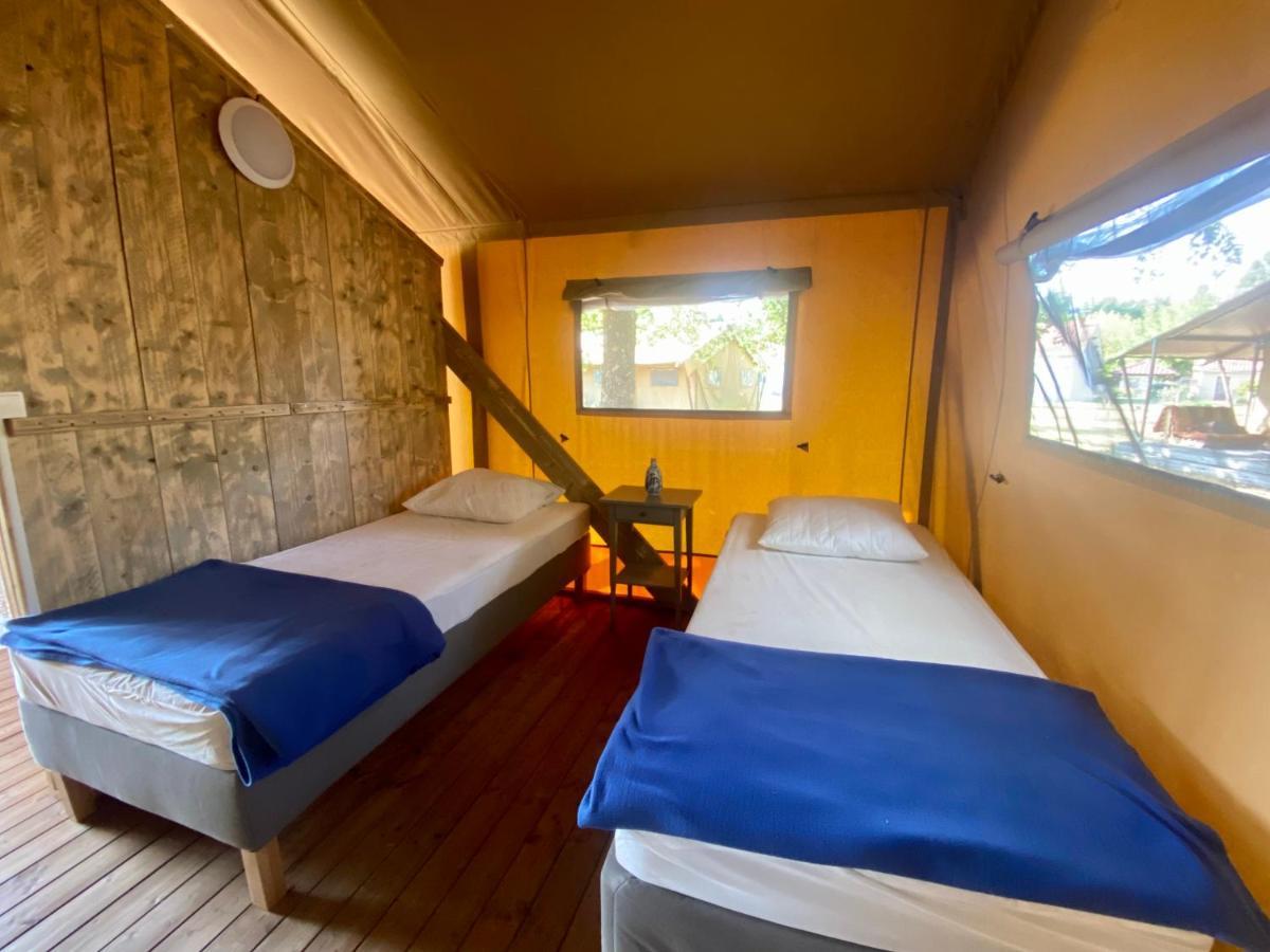 Camping La Kahute - Tente Lodge Au Coeur De La Foret Carcans Exterior photo