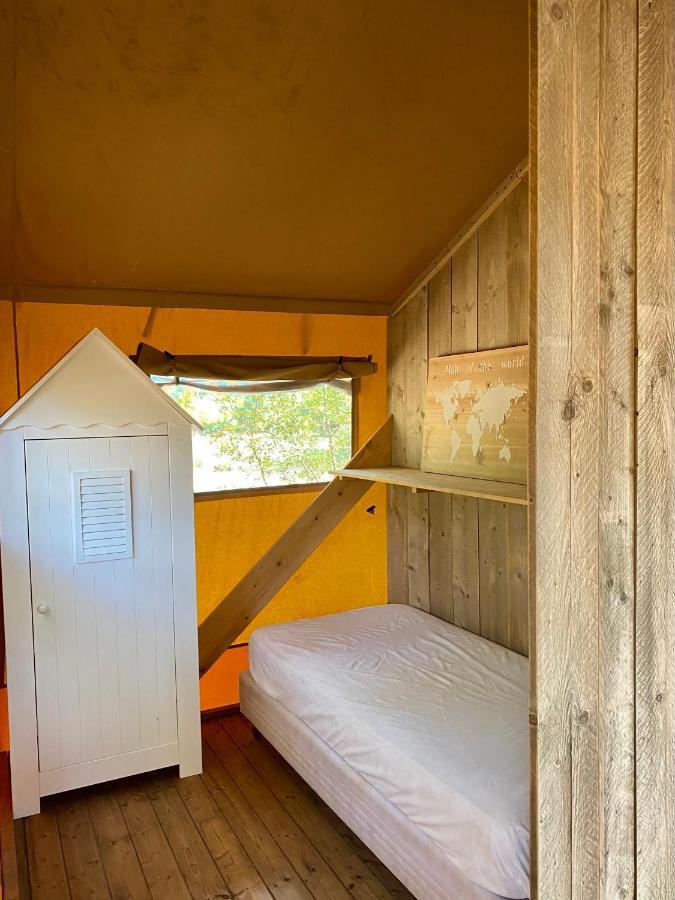 Camping La Kahute - Tente Lodge Au Coeur De La Foret Carcans Exterior photo