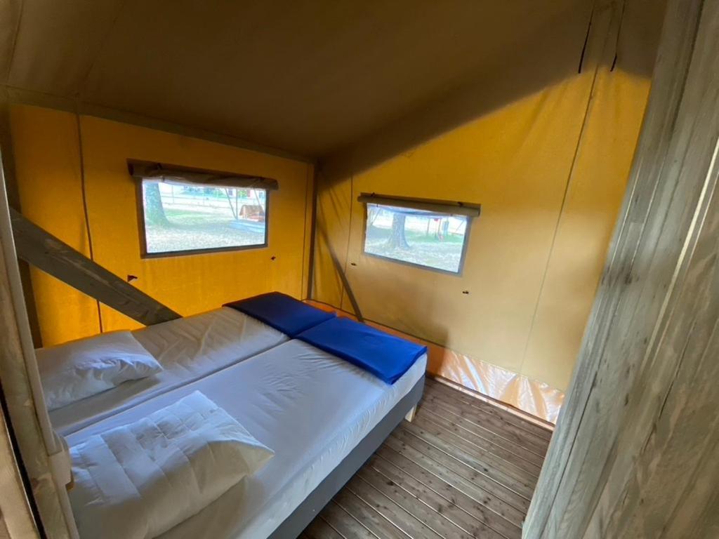 Camping La Kahute - Tente Lodge Au Coeur De La Foret Carcans Exterior photo