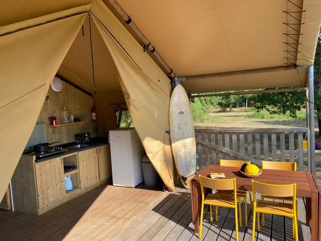 Camping La Kahute - Tente Lodge Au Coeur De La Foret Carcans Exterior photo