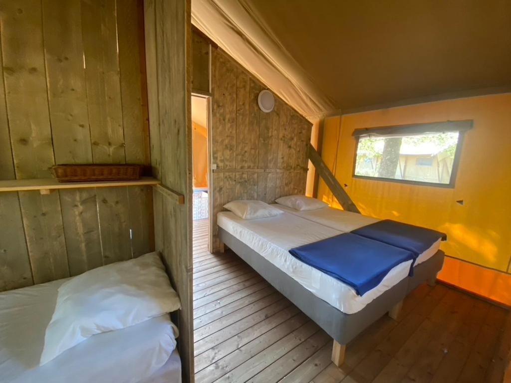 Camping La Kahute - Tente Lodge Au Coeur De La Foret Carcans Exterior photo