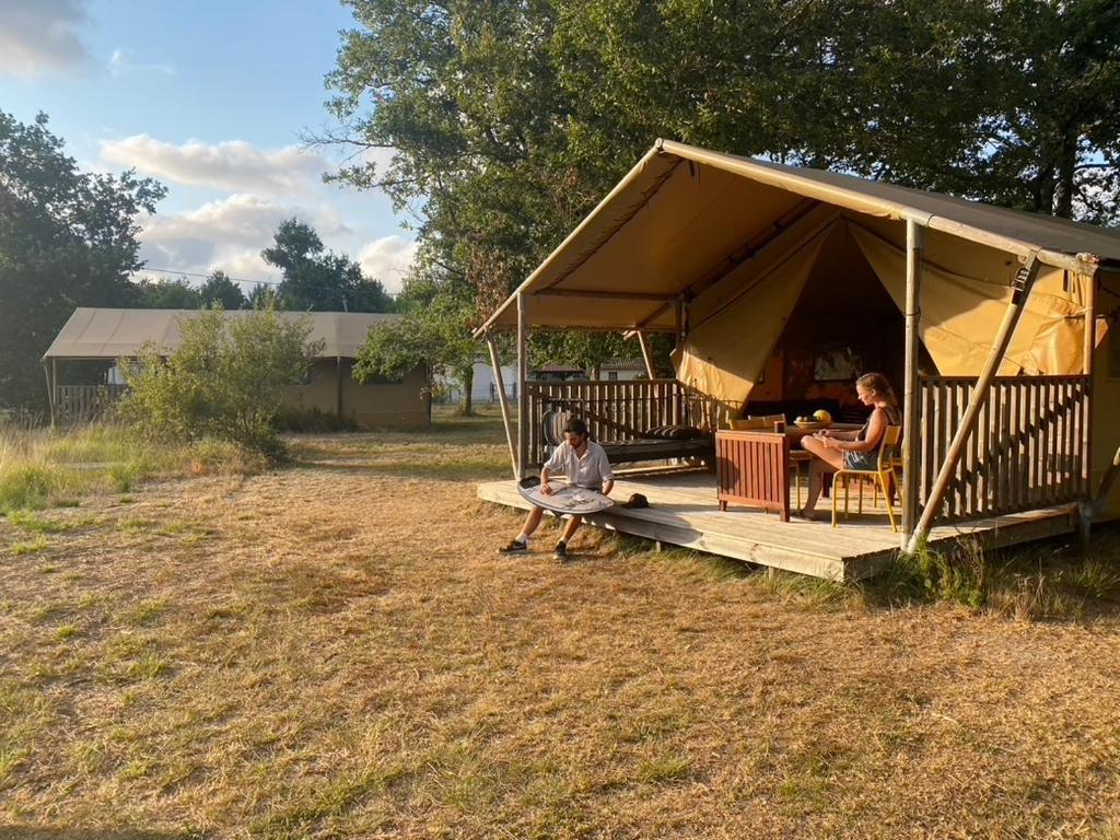 Camping La Kahute - Tente Lodge Au Coeur De La Foret Carcans Exterior photo