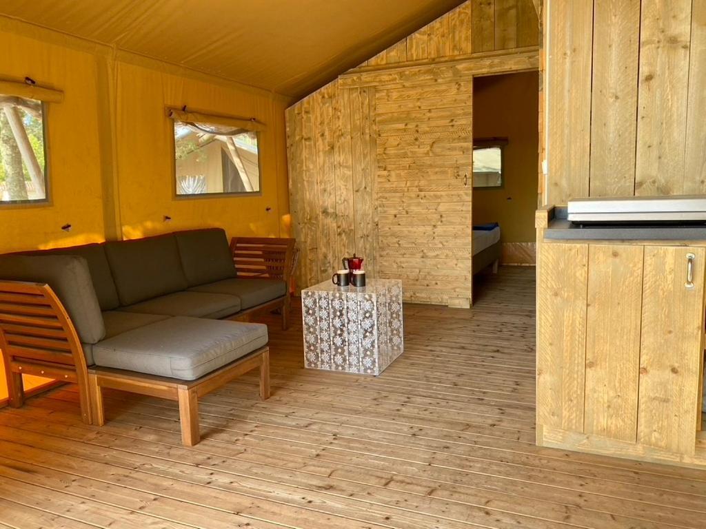 Camping La Kahute - Tente Lodge Au Coeur De La Foret Carcans Exterior photo
